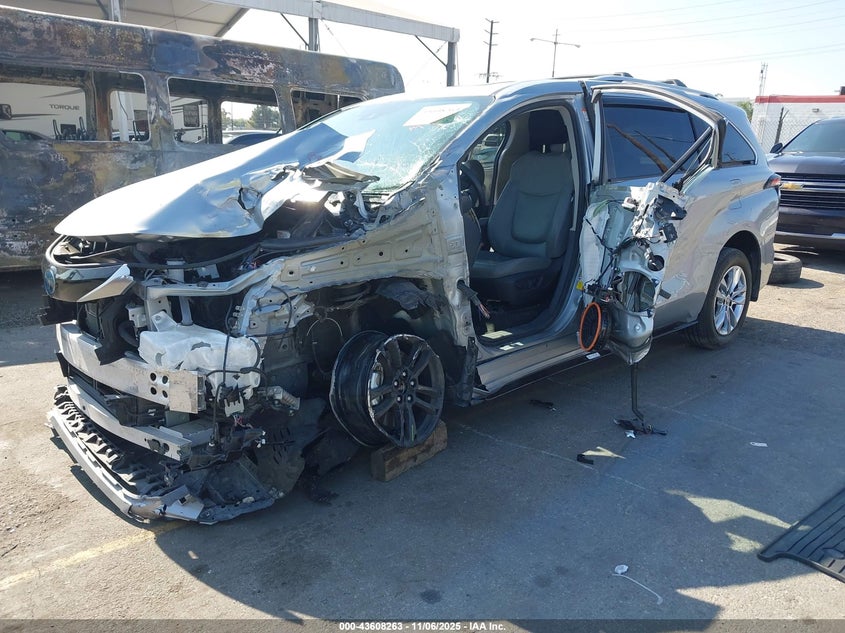 2024 TOYOTA SIENNA LIMITED 5TDZRKEC9RS183551