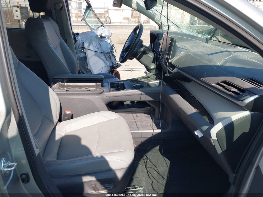 2024 TOYOTA SIENNA LIMITED 5TDZRKEC9RS183551