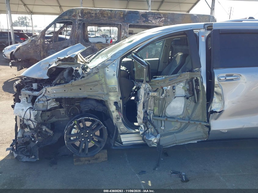 2024 TOYOTA SIENNA LIMITED 5TDZRKEC9RS183551