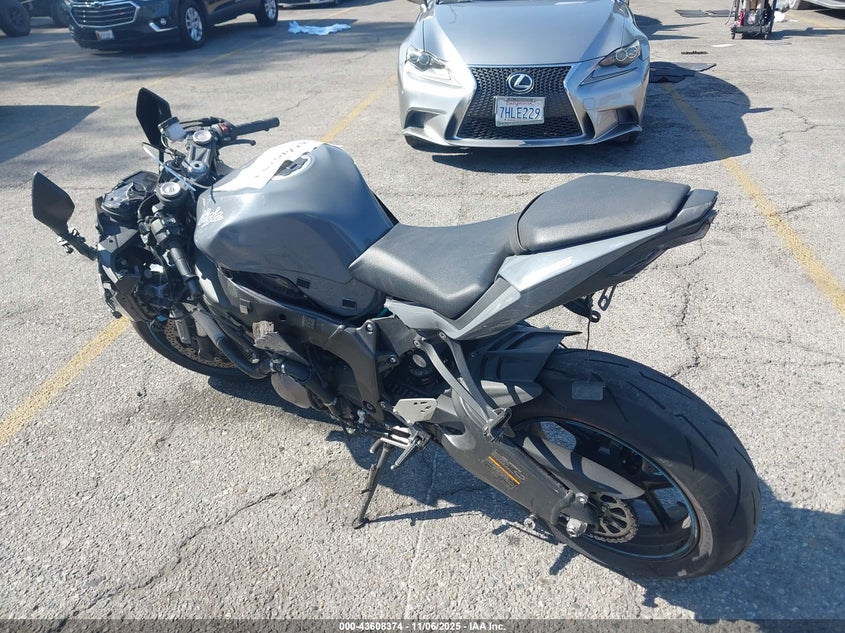 JKBZXJG19KA002436 2019 KAWASAKI ZX photo no. 3
