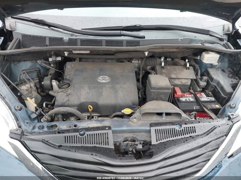5TDKK3DC8CS266439 2012 TOYOTA SIENNA photo no. 10