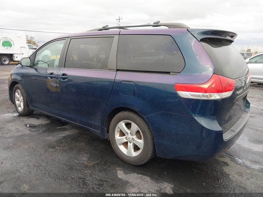 5TDKK3DC8CS266439 2012 TOYOTA SIENNA photo no. 3