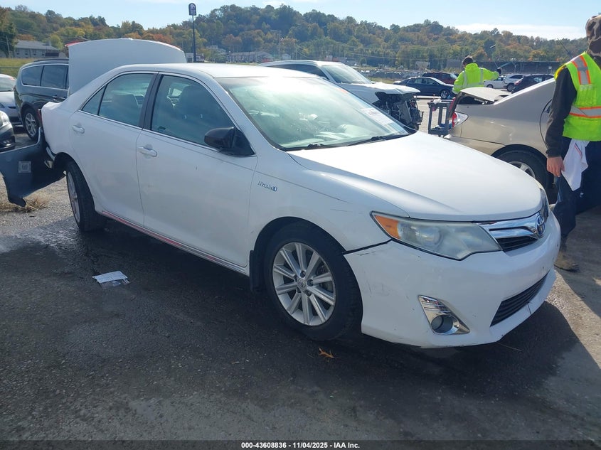 TOYOTA CAMRY HYBRID XLE
