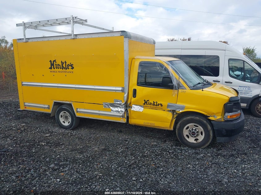 2017 GMC Savana Cutaway Work Van VIN: 1GD07RFF3H1910402 Lot: 43608837