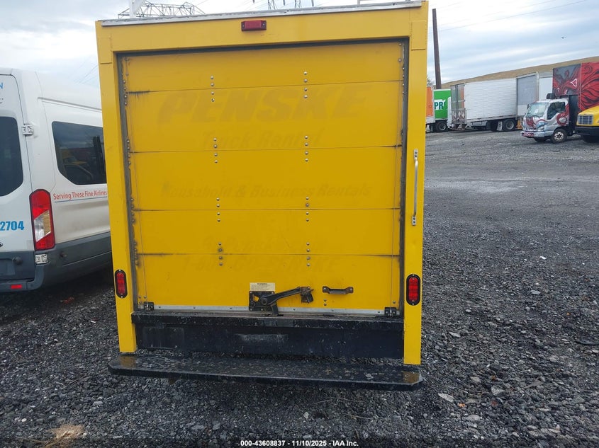 2017 GMC Savana Cutaway Work Van VIN: 1GD07RFF3H1910402 Lot: 43608837