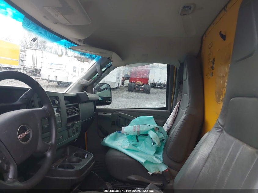 2017 GMC Savana Cutaway Work Van VIN: 1GD07RFF3H1910402 Lot: 43608837