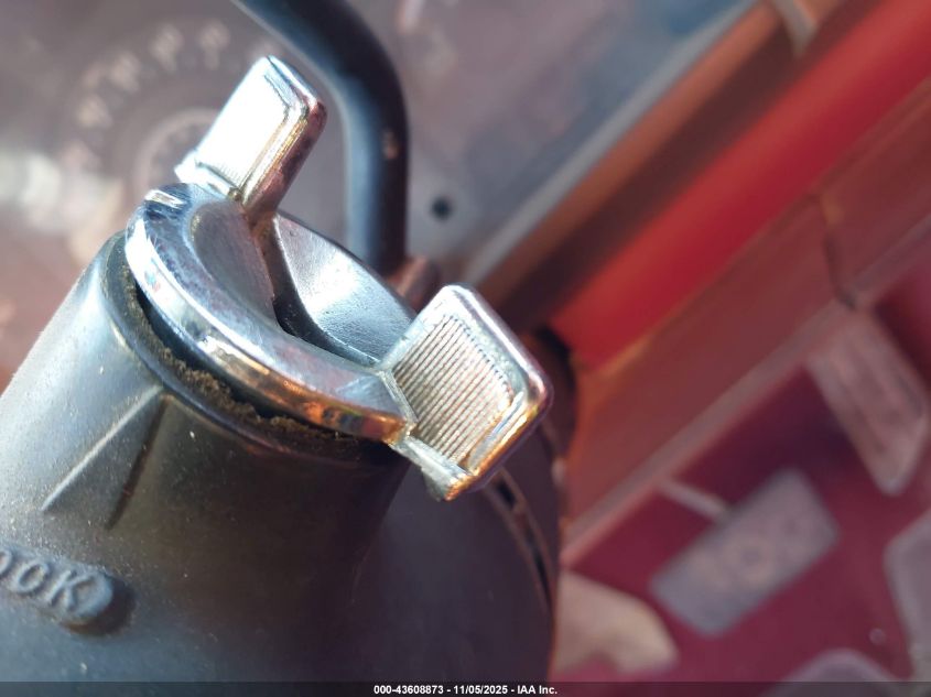 1990 Chevrolet Gmt-400 C2500 VIN: 2GCFC29KXL1241526 Lot: 43608873