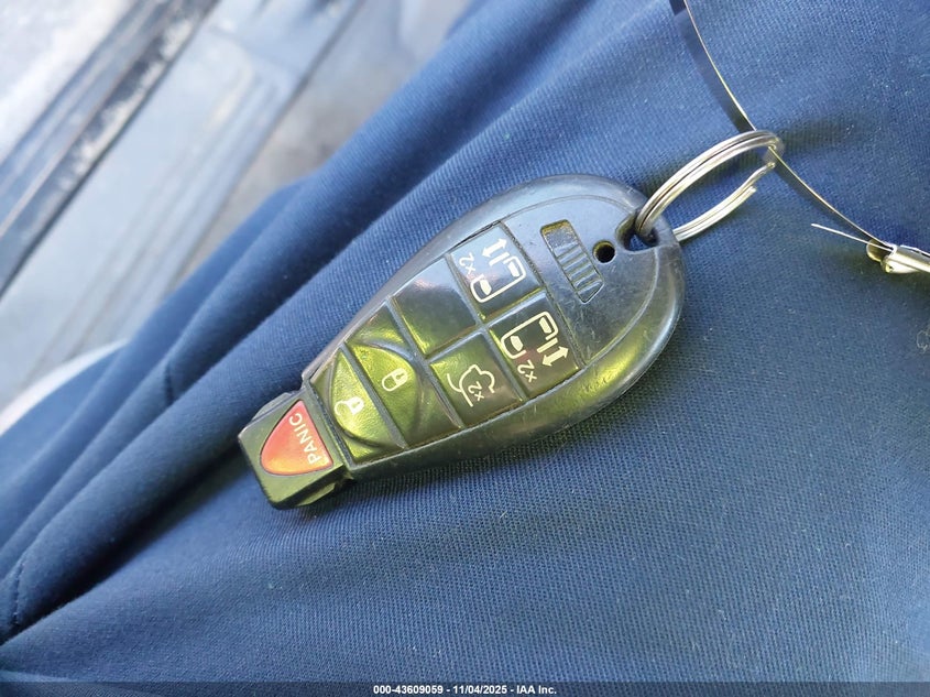 2010 Chrysler Town & Country Touring VIN: 2A4RR5D12AR212512 Lot: 43609059