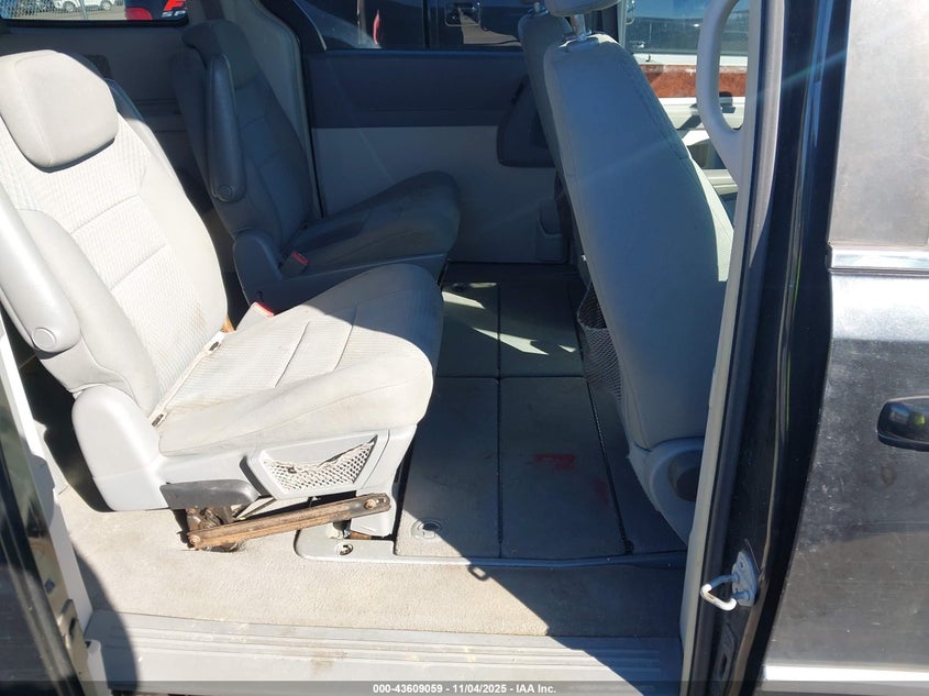 2010 Chrysler Town & Country Touring VIN: 2A4RR5D12AR212512 Lot: 43609059