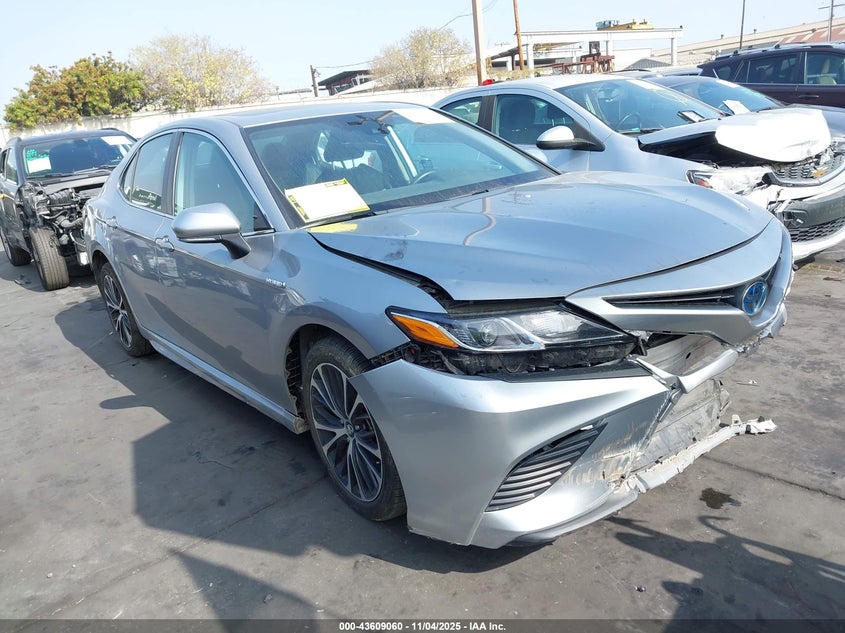 TOYOTA CAMRY HYBRID SE HYBRID