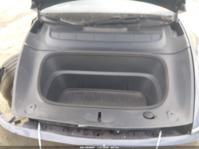 2026 Tesla Model Y Long Range Dual Motor All-Wheel Drive/Long Range Launch Series VIN: 7SAYGDEE6TA395060 Lot: 43609097