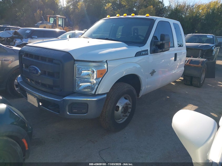 1FD8X3GT9FEC91640 2015 FORD F350 photo no. 2