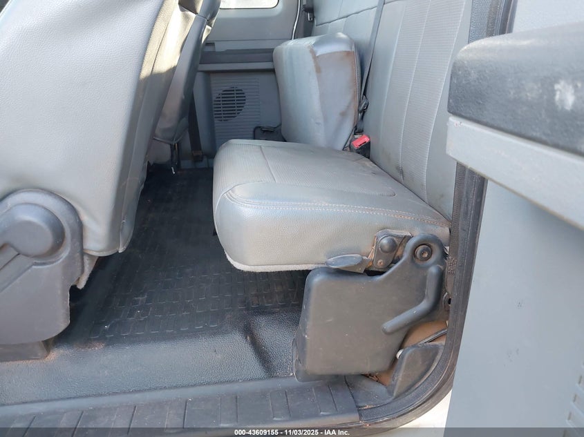 2015 Ford F-350 Chassis Xl VIN: 1FD8X3GT9FEC91640 Lot: 43609155