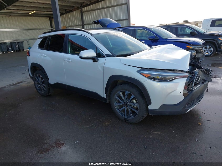 TOYOTA COROLLA CROSS XLE