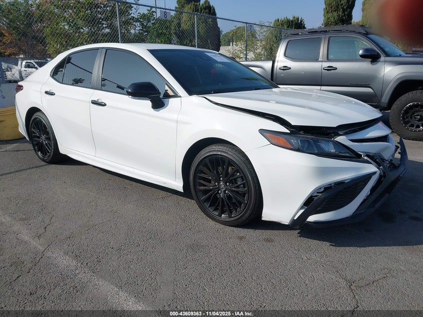 TOYOTA CAMRY SE NIGHTSHADE EDITION