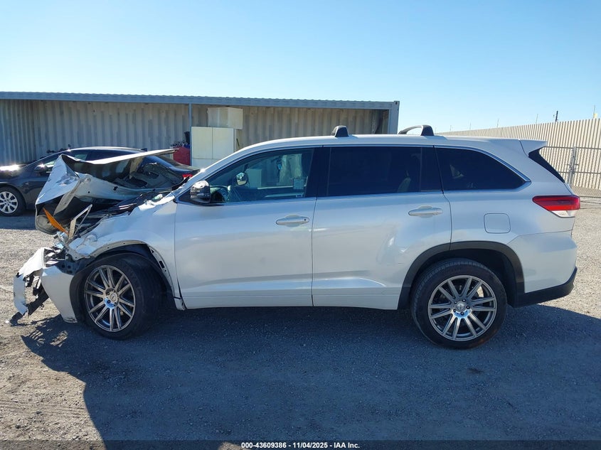 2017 TOYOTA HIGHLANDER LE - 5TDZARFH0HS027696