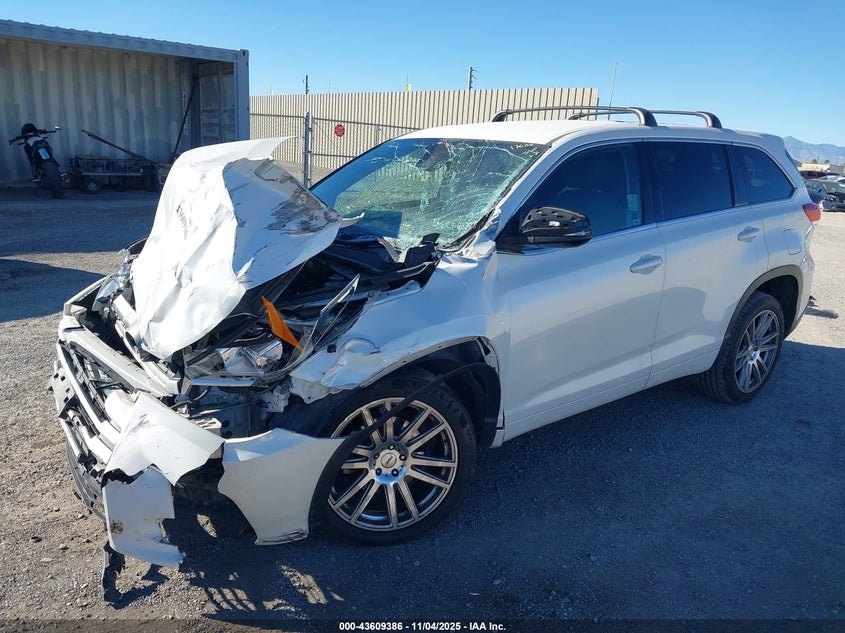2017 TOYOTA HIGHLANDER LE - 5TDZARFH0HS027696