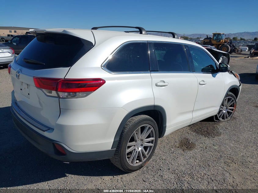 2017 TOYOTA HIGHLANDER LE - 5TDZARFH0HS027696