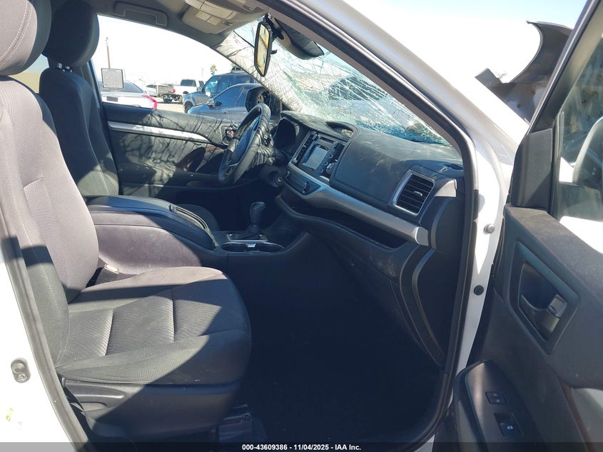 2017 TOYOTA HIGHLANDER LE - 5TDZARFH0HS027696