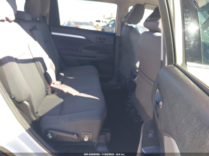 2017 TOYOTA HIGHLANDER LE - 5TDZARFH0HS027696