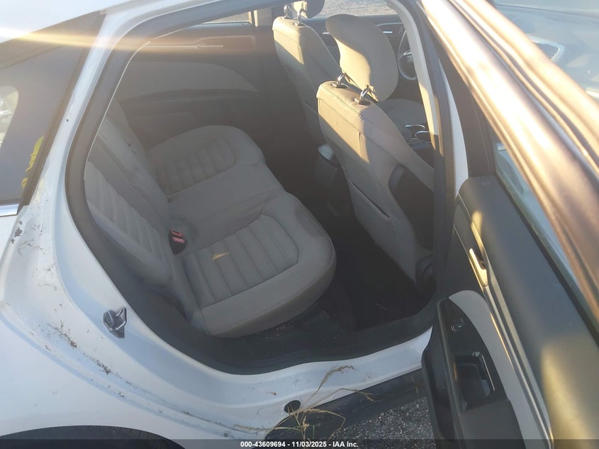 2015 NISSAN VERSA 1.6 SV - 3N1CN7AP3FL803614