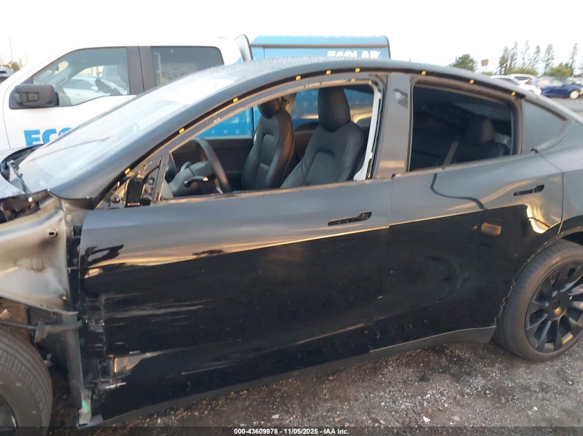 2021 Tesla Model Y Long Range Dual Motor All-Wheel Drive VIN: 5YJYGDEE2MF222671 Lot: 43609978