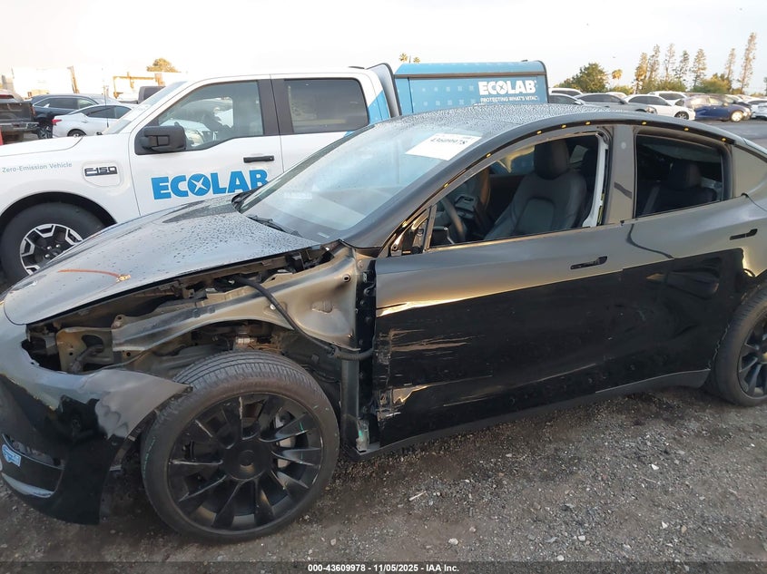 2021 Tesla Model Y Long Range Dual Motor All-Wheel Drive VIN: 5YJYGDEE2MF222671 Lot: 43609978