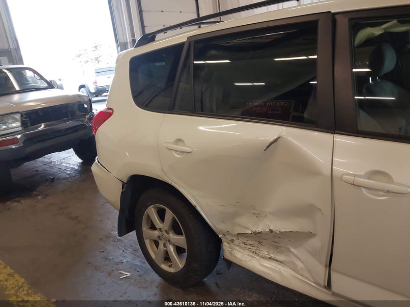 2007 Toyota Rav4 Limited V6 VIN: JTMBK31V375028175 Lot: 43610136