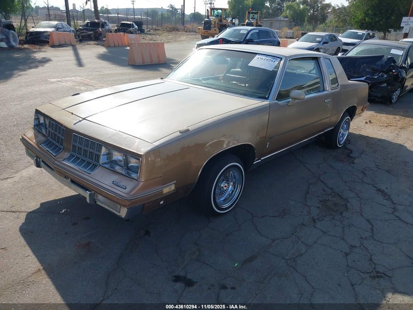 1G3AM47A6CM477902 1982 OLDSMOBILE CUTLASS SUPREME photo no. 2