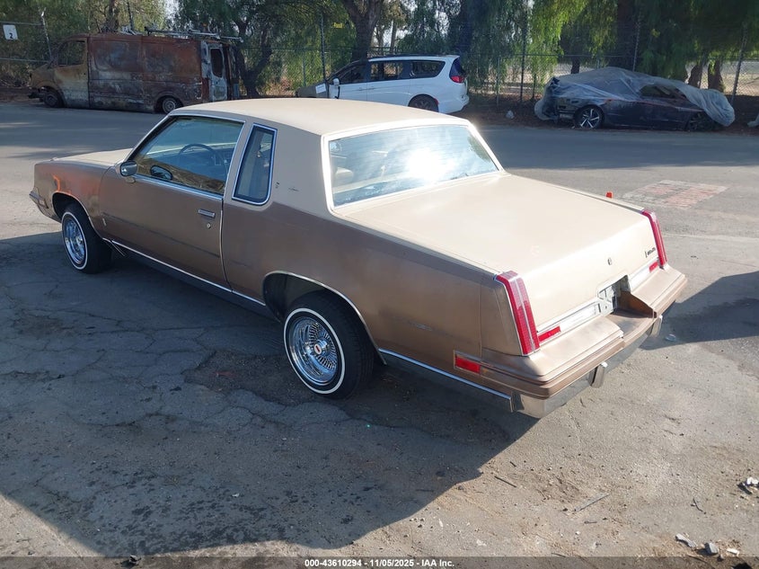 1G3AM47A6CM477902 1982 OLDSMOBILE CUTLASS SUPREME photo no. 3