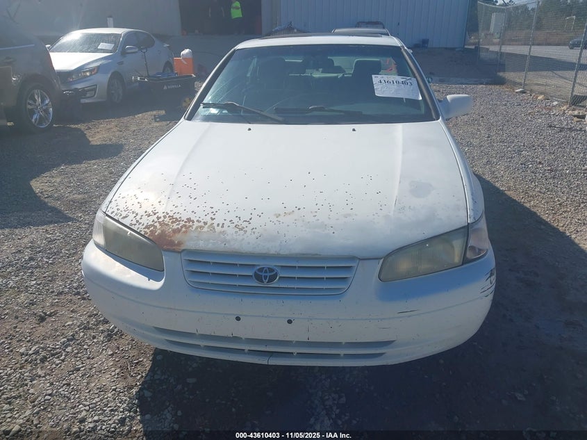 1999 Toyota Camry Le VIN: 4T1BG22K5XU456086 Lot: 43610403