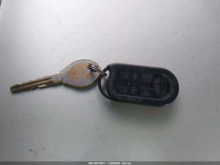 1998 Nissan Pathfinder VIN: JN8ARO5YXWW266256 Lot: 43610591