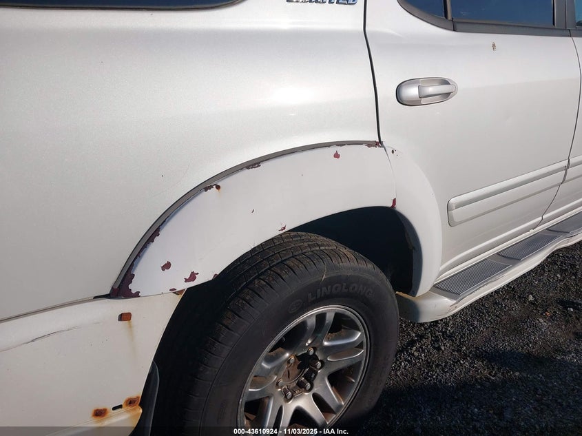 2007 Toyota Sequoia Limited V8 VIN: 5TDBT48A17S281592 Lot: 43610924