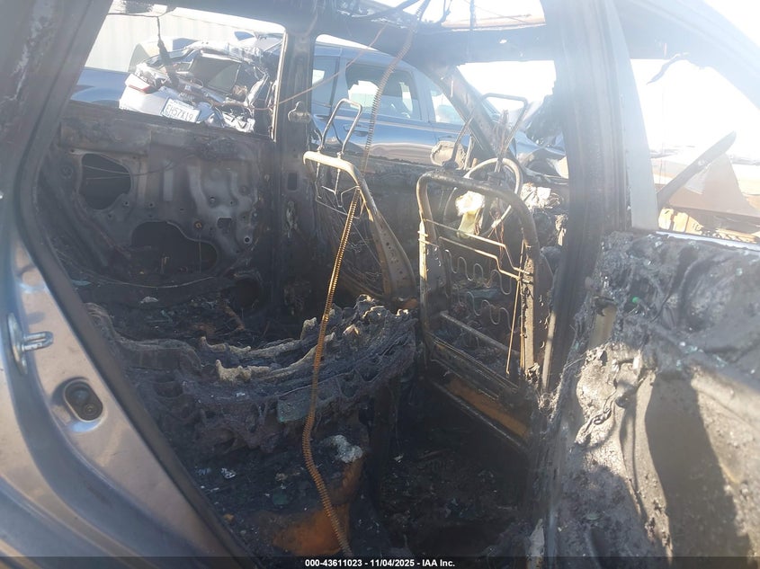 2005 Toyota Matrix Xr VIN: 2T1KR32E55C479084 Lot: 43611023