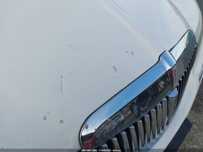 1999 Lincoln Town Car Executive VIN: 1LNHM81W5XY708048 Lot: 43611296