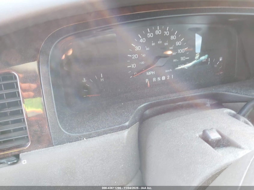 1999 Lincoln Town Car Executive VIN: 1LNHM81W5XY708048 Lot: 43611296