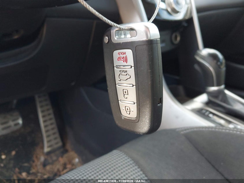 2013 HYUNDAI ELANTRA GT KMHD35LEXDU105636