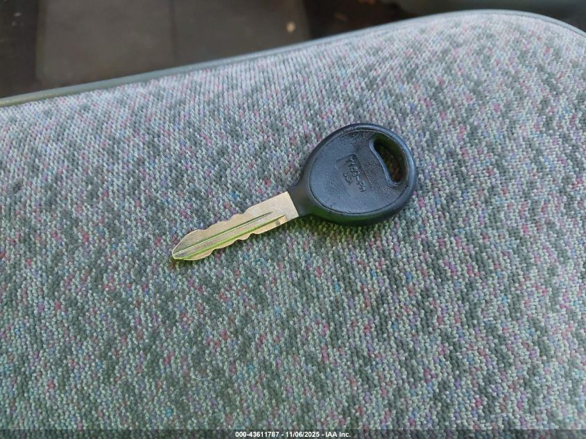 2000 Dodge Caravan VIN: 2B4GP2534YR643202 Lot: 43611787