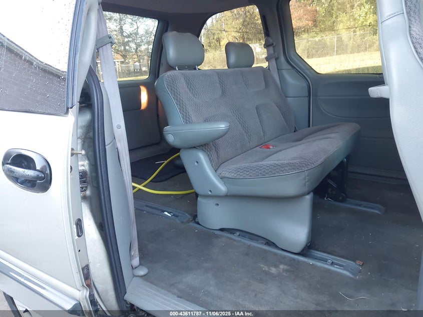 2000 Dodge Caravan VIN: 2B4GP2534YR643202 Lot: 43611787