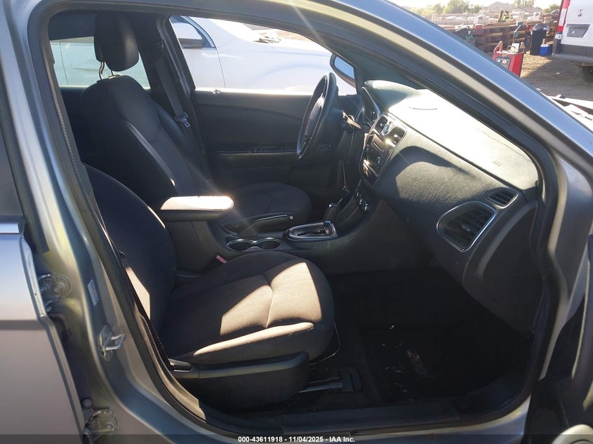 1C3CCBAB4DN647143 2013 CHRYSLER 200 photo no. 5