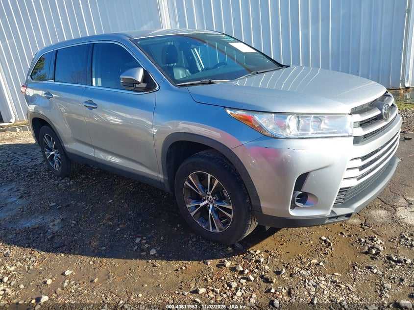 2019 TOYOTA HIGHLANDER LE - 5TDZARFH5KS050897