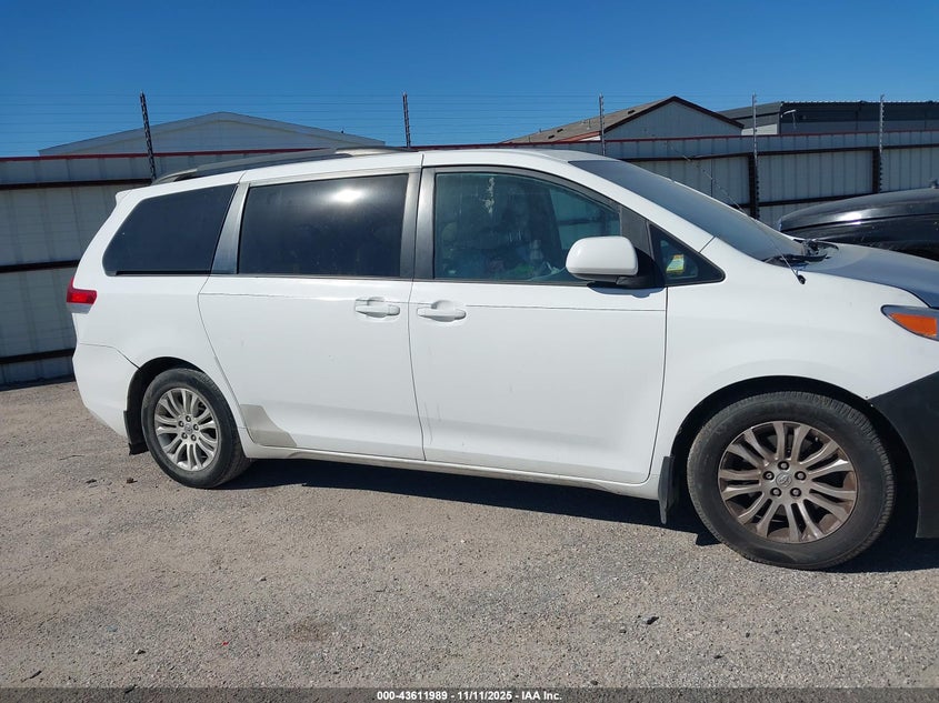 5TDYK3DC7BS104682 2011 TOYOTA SIENNA photo no. 12