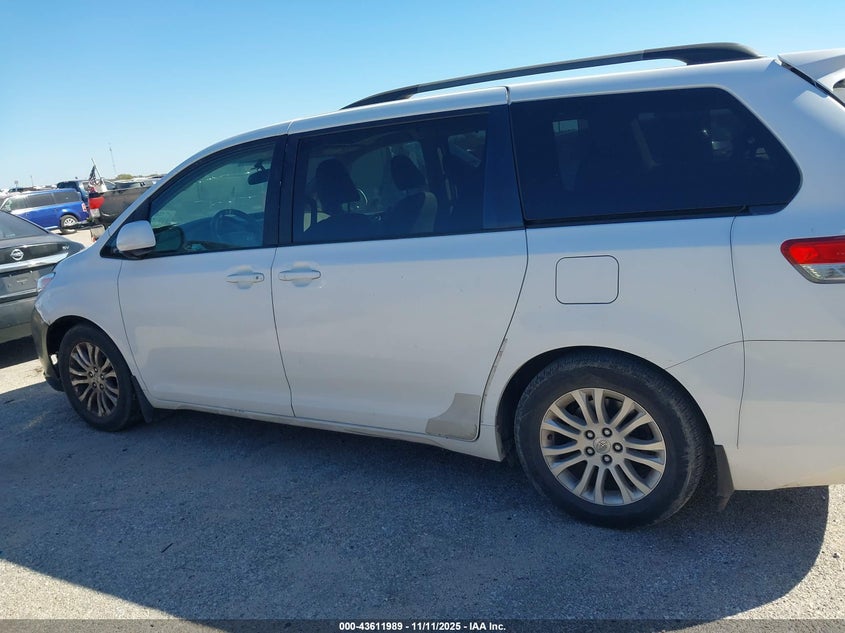 5TDYK3DC7BS104682 2011 TOYOTA SIENNA photo no. 13
