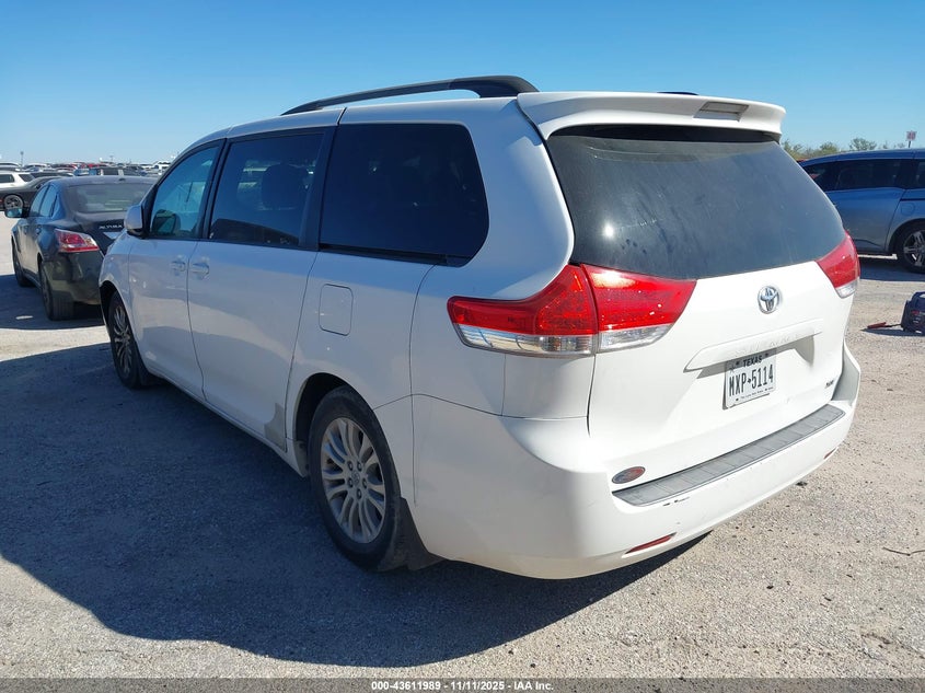 5TDYK3DC7BS104682 2011 TOYOTA SIENNA photo no. 3