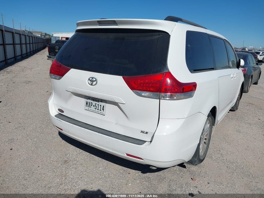 5TDYK3DC7BS104682 2011 TOYOTA SIENNA photo no. 4