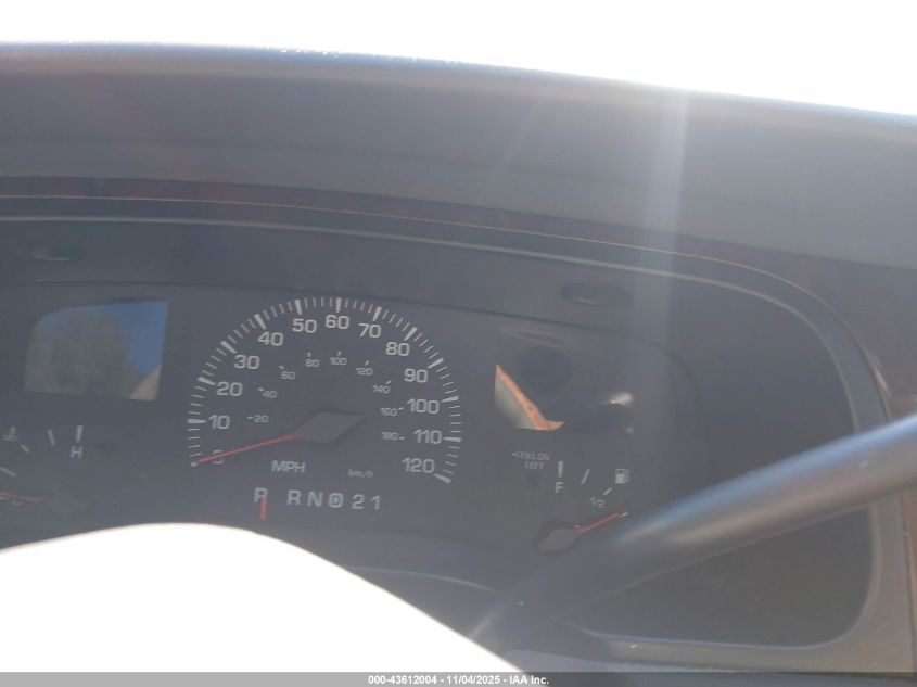 2000 Lincoln Town Car Signature VIN: 1LNHM82W1YY819681 Lot: 43612004