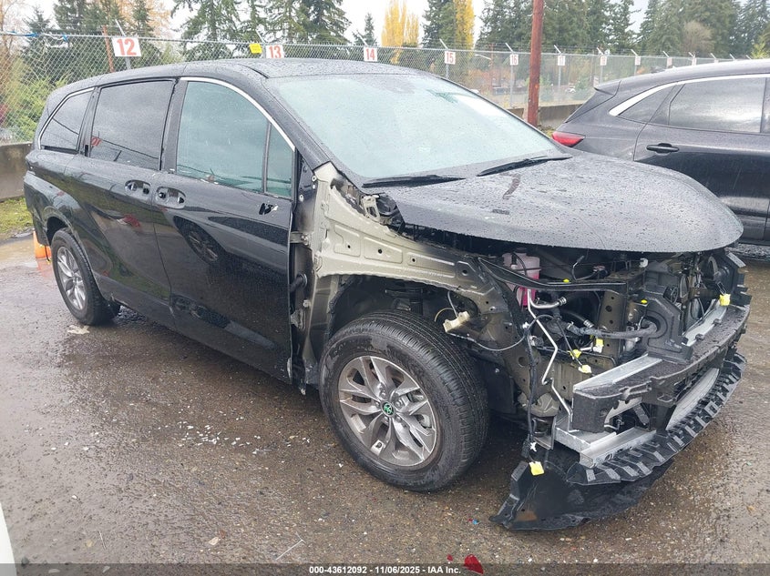 2025 TOYOTA SIENNA LE - 5TDKSKFC8SS194650