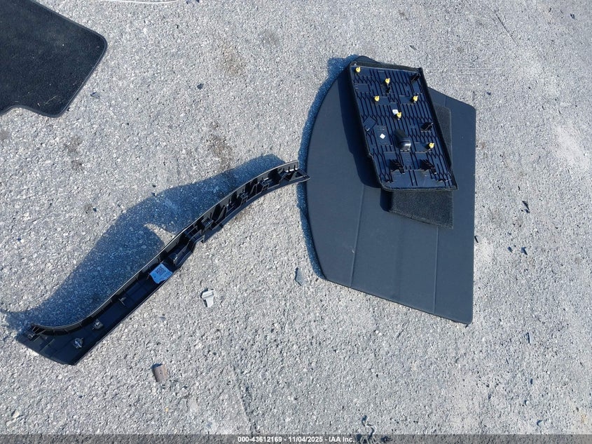 2023 Tesla Model Y Awd/Long Range Dual Motor All-Wheel Drive VIN: 7SAYGDEE6PF840065 Lot: 43612169