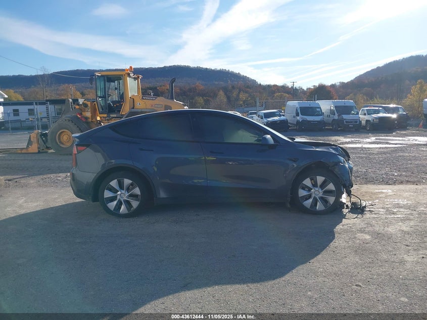 2023 Tesla Model Y Awd/Long Range Dual Motor All-Wheel Drive VIN: 7SAYGAEE0PF582530 Lot: 43612444