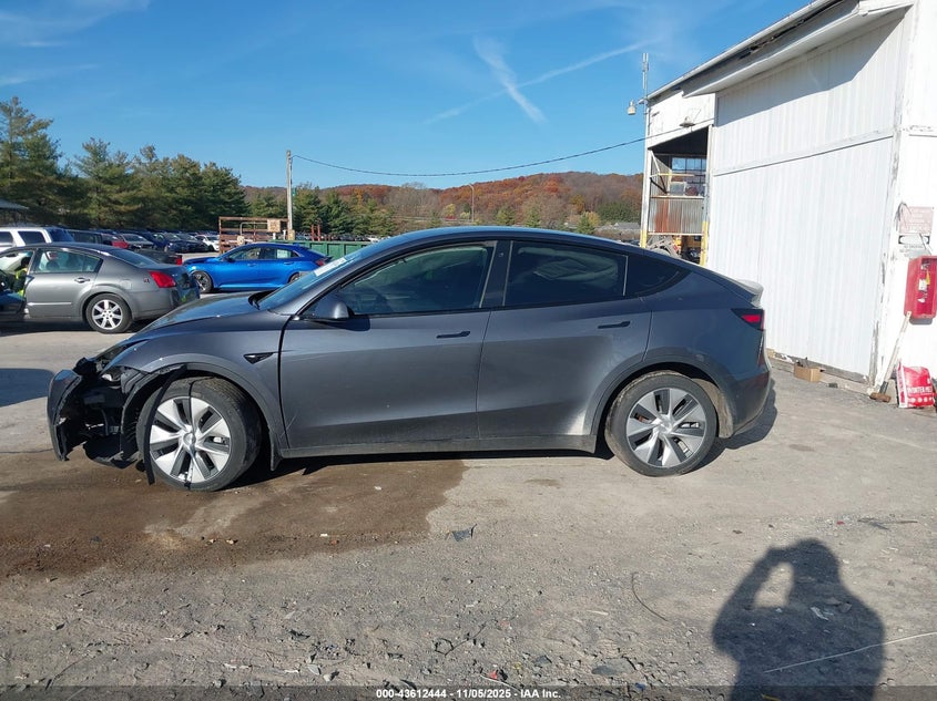 2023 Tesla Model Y Awd/Long Range Dual Motor All-Wheel Drive VIN: 7SAYGAEE0PF582530 Lot: 43612444